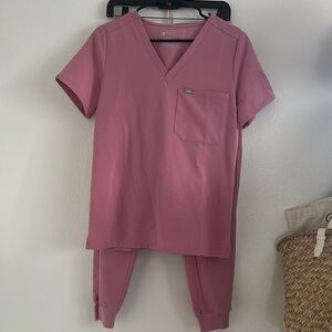 Figs Chalk Pink Scrub Set